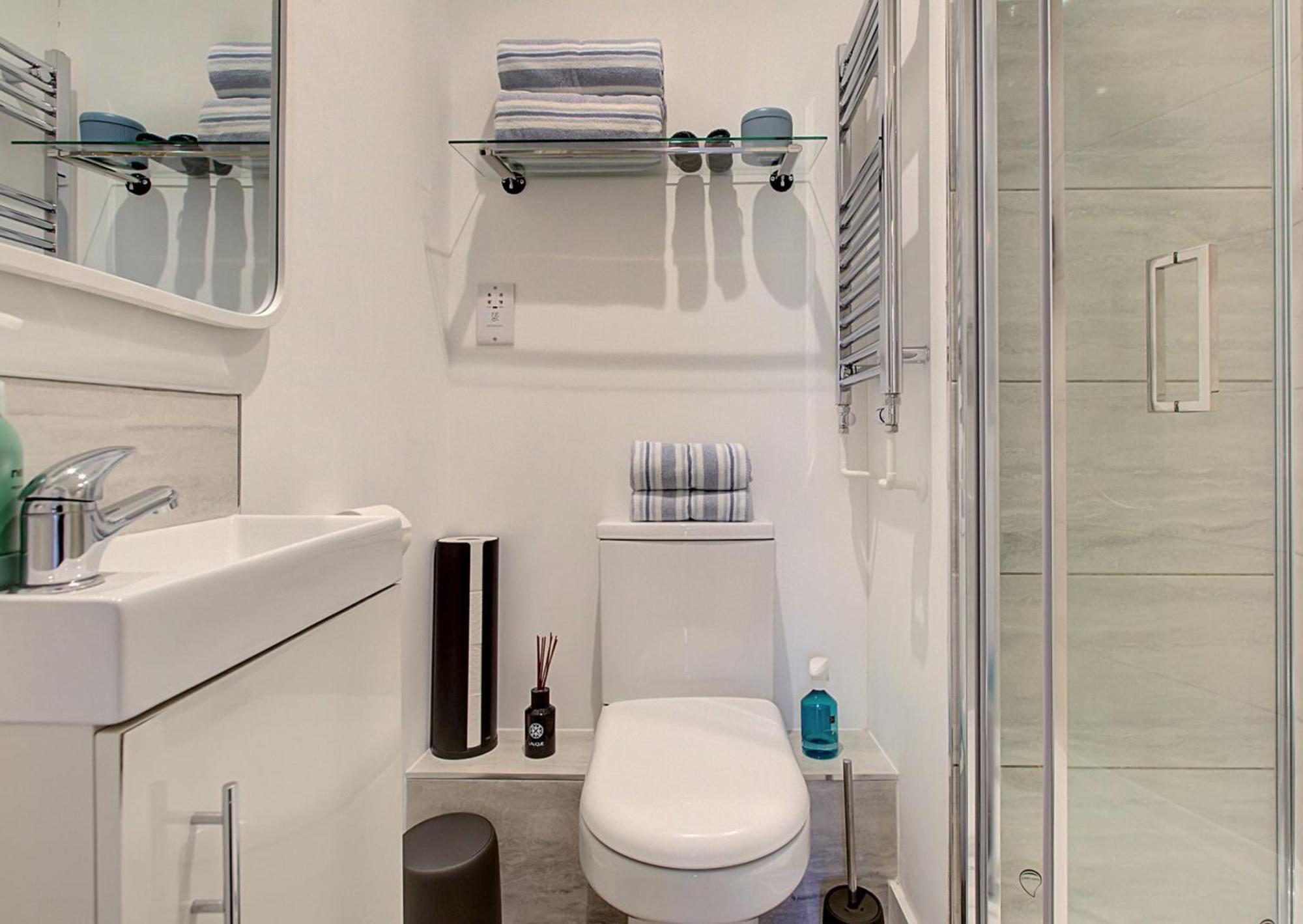 Stylish, Business Traveller Friendly Apartment, With Free Parking And Netflix Farnborough  Exteriör bild