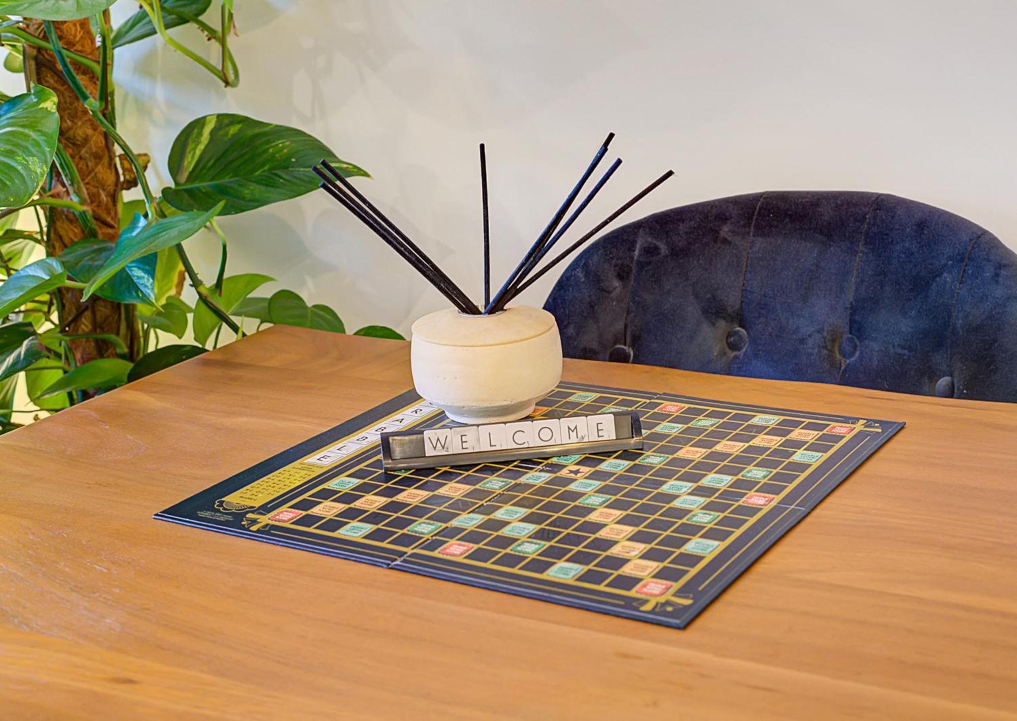 Stylish, Business Traveller Friendly Apartment, With Free Parking And Netflix Farnborough  Exteriör bild